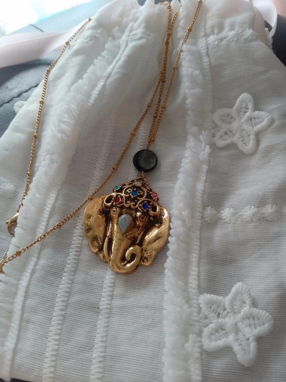 Collier tête d'éléphant doré avec pierres naturelles – photo 2